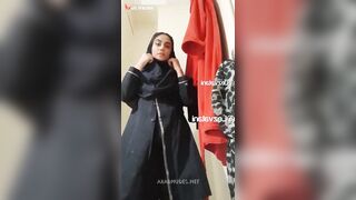 شرموطة محجبة بتصور نودز لزميلها في الشغل عشان تريحه